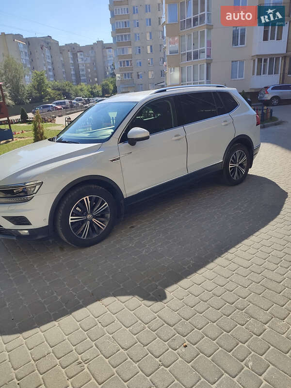 Внедорожник / Кроссовер Volkswagen Tiguan 2018 в 