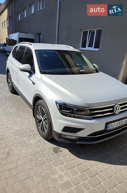 Внедорожник / Кроссовер Volkswagen Tiguan 2018 в 