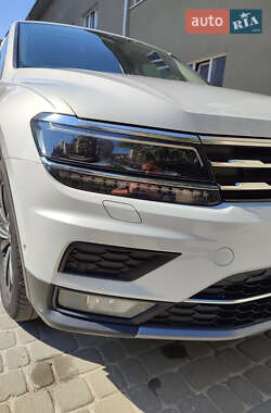 Внедорожник / Кроссовер Volkswagen Tiguan 2018 в 