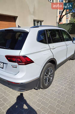 Внедорожник / Кроссовер Volkswagen Tiguan 2018 в 