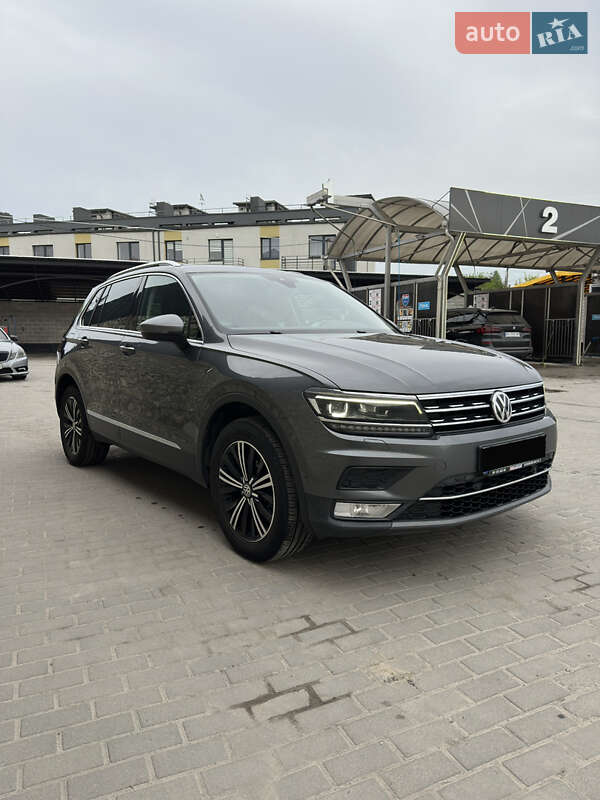 Позашляховик / Кросовер Volkswagen Tiguan 2017 в 