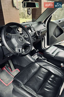 Внедорожник / Кроссовер Volkswagen Tiguan 2010 в 