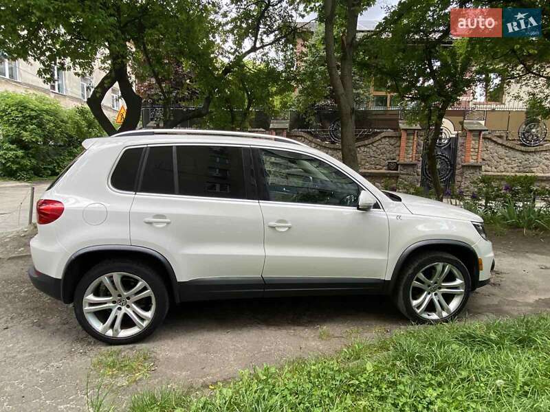 Позашляховик / Кросовер Volkswagen Tiguan 2012 в 