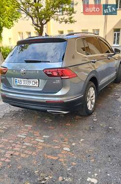 Внедорожник / Кроссовер Volkswagen Tiguan 2018 в 