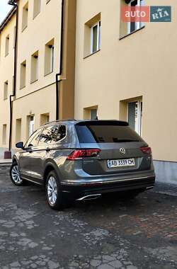 Внедорожник / Кроссовер Volkswagen Tiguan 2018 в 