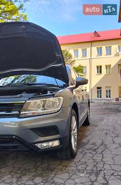 Внедорожник / Кроссовер Volkswagen Tiguan 2018 в 