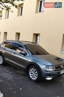 Внедорожник / Кроссовер Volkswagen Tiguan 2018 в 