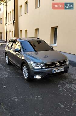 Внедорожник / Кроссовер Volkswagen Tiguan 2018 в 