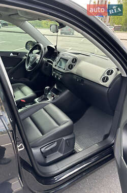 Внедорожник / Кроссовер Volkswagen Tiguan 2016 в 