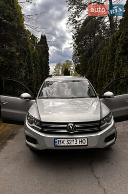 Внедорожник / Кроссовер Volkswagen Tiguan 2012 в 