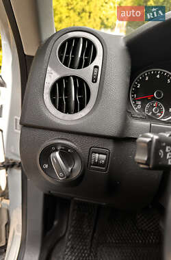 Внедорожник / Кроссовер Volkswagen Tiguan 2012 в 