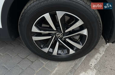 Внедорожник / Кроссовер Volkswagen Tiguan 2022 в 