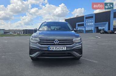 Внедорожник / Кроссовер Volkswagen Tiguan 2022 в Киеве