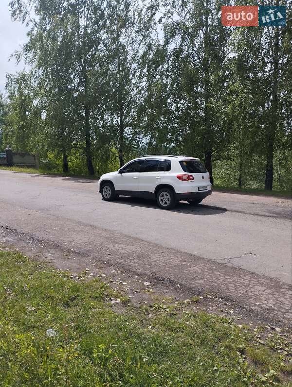 Позашляховик / Кросовер Volkswagen Tiguan 2011 в Тячеві