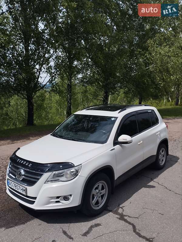 Позашляховик / Кросовер Volkswagen Tiguan 2011 в Тячеві