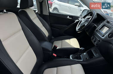 Позашляховик / Кросовер Volkswagen Tiguan 2016 в 