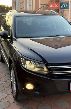 Позашляховик / Кросовер Volkswagen Tiguan 2016 в 