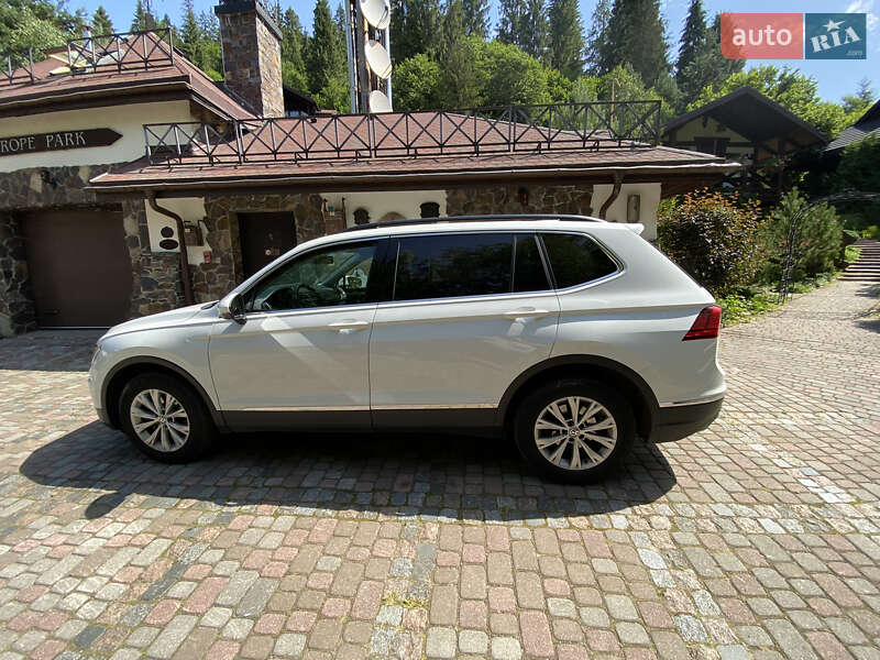 Внедорожник / Кроссовер Volkswagen Tiguan 2018 в 