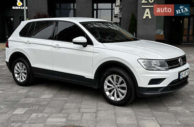 Внедорожник / Кроссовер Volkswagen Tiguan 2017 в 