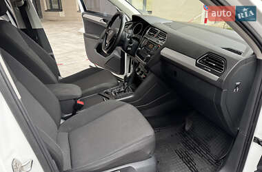 Внедорожник / Кроссовер Volkswagen Tiguan 2017 в 