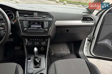 Внедорожник / Кроссовер Volkswagen Tiguan 2017 в 