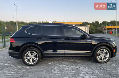 Внедорожник / Кроссовер Volkswagen Tiguan 2018 в 