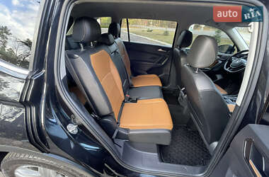 Внедорожник / Кроссовер Volkswagen Tiguan 2018 в 