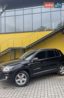 Позашляховик / Кросовер Volkswagen Tiguan 2011 в 