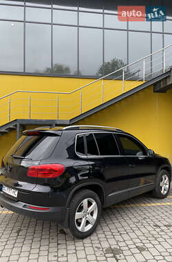 Позашляховик / Кросовер Volkswagen Tiguan 2011 в 