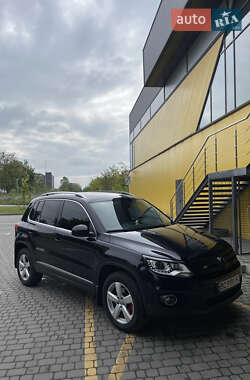 Позашляховик / Кросовер Volkswagen Tiguan 2011 в 