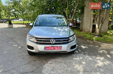 Внедорожник / Кроссовер Volkswagen Tiguan 2015 в 