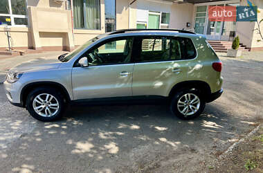 Внедорожник / Кроссовер Volkswagen Tiguan 2015 в 