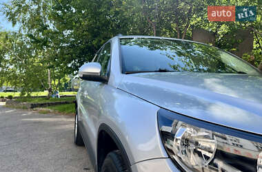 Внедорожник / Кроссовер Volkswagen Tiguan 2015 в 