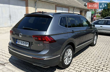 Внедорожник / Кроссовер Volkswagen Tiguan 2017 в 