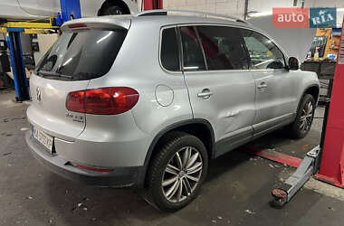 Внедорожник / Кроссовер Volkswagen Tiguan 2012 в 
