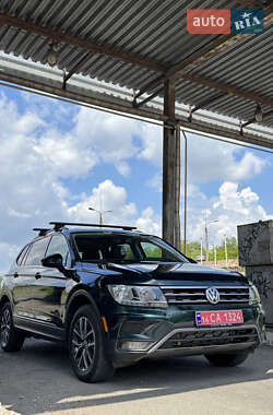 Позашляховик / Кросовер Volkswagen Tiguan 2017 в 