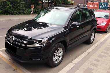 Внедорожник / Кроссовер Volkswagen Tiguan 2015 в 
