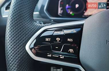 Внедорожник / Кроссовер Volkswagen Tiguan 2021 в 