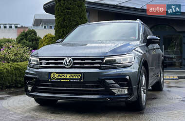 Внедорожник / Кроссовер Volkswagen Tiguan 2017 в 