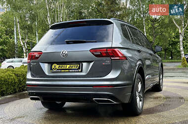 Внедорожник / Кроссовер Volkswagen Tiguan 2017 в 
