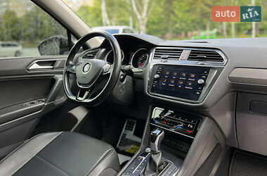 Внедорожник / Кроссовер Volkswagen Tiguan 2017 в 