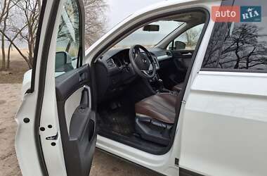 Внедорожник / Кроссовер Volkswagen Tiguan 2017 в 