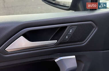 Позашляховик / Кросовер Volkswagen Tiguan 2019 в 