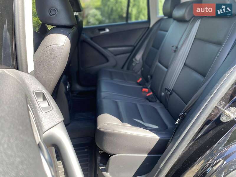 Позашляховик / Кросовер Volkswagen Tiguan 2015 в Києві