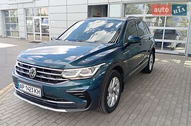 Внедорожник / Кроссовер Volkswagen Tiguan 2021 в 