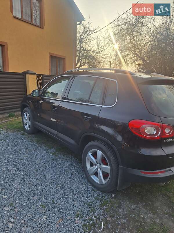 Внедорожник / Кроссовер Volkswagen Tiguan 2010 в Львове