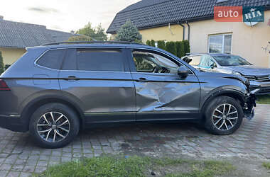 Внедорожник / Кроссовер Volkswagen Tiguan 2019 в 