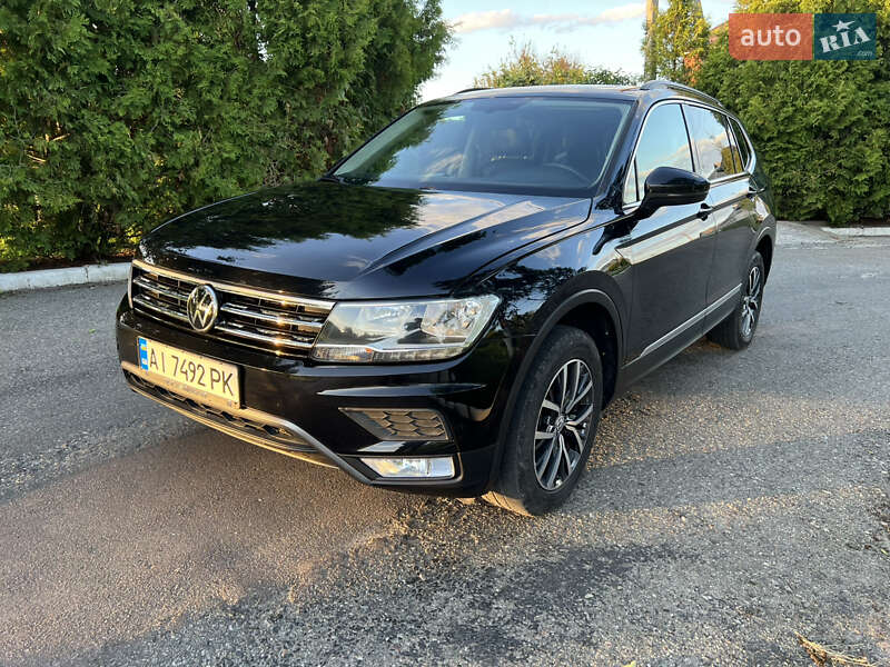 Внедорожник / Кроссовер Volkswagen Tiguan 2018 в 