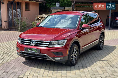 Внедорожник / Кроссовер Volkswagen Tiguan 2017 в 