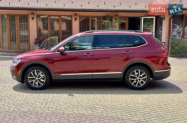 Внедорожник / Кроссовер Volkswagen Tiguan 2017 в 
